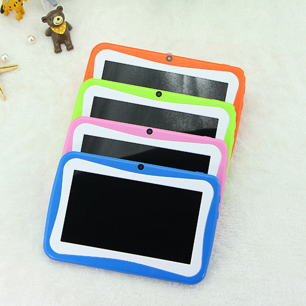 Roze kindertablet in siliconen hoes met standaard