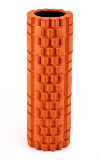 Paarse foam roller met noppenstructuur