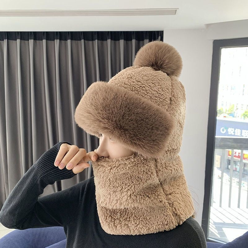 Pluche capuchonmuts met pompon en nekwarmer