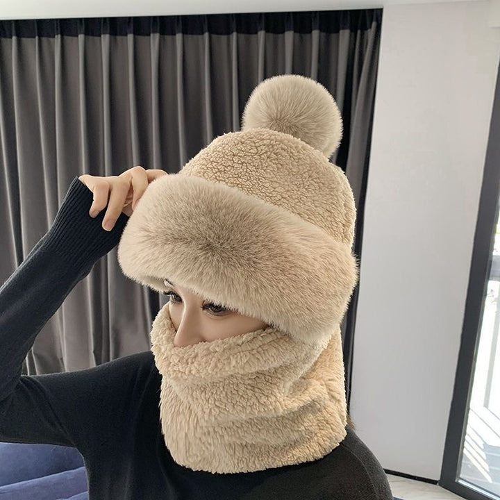 Pluche capuchonmuts met pompon en nekwarmer
