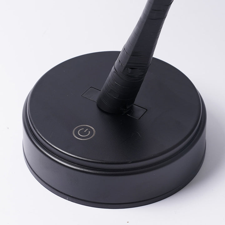 Rozenboom lamp met oplichtende roze rozen