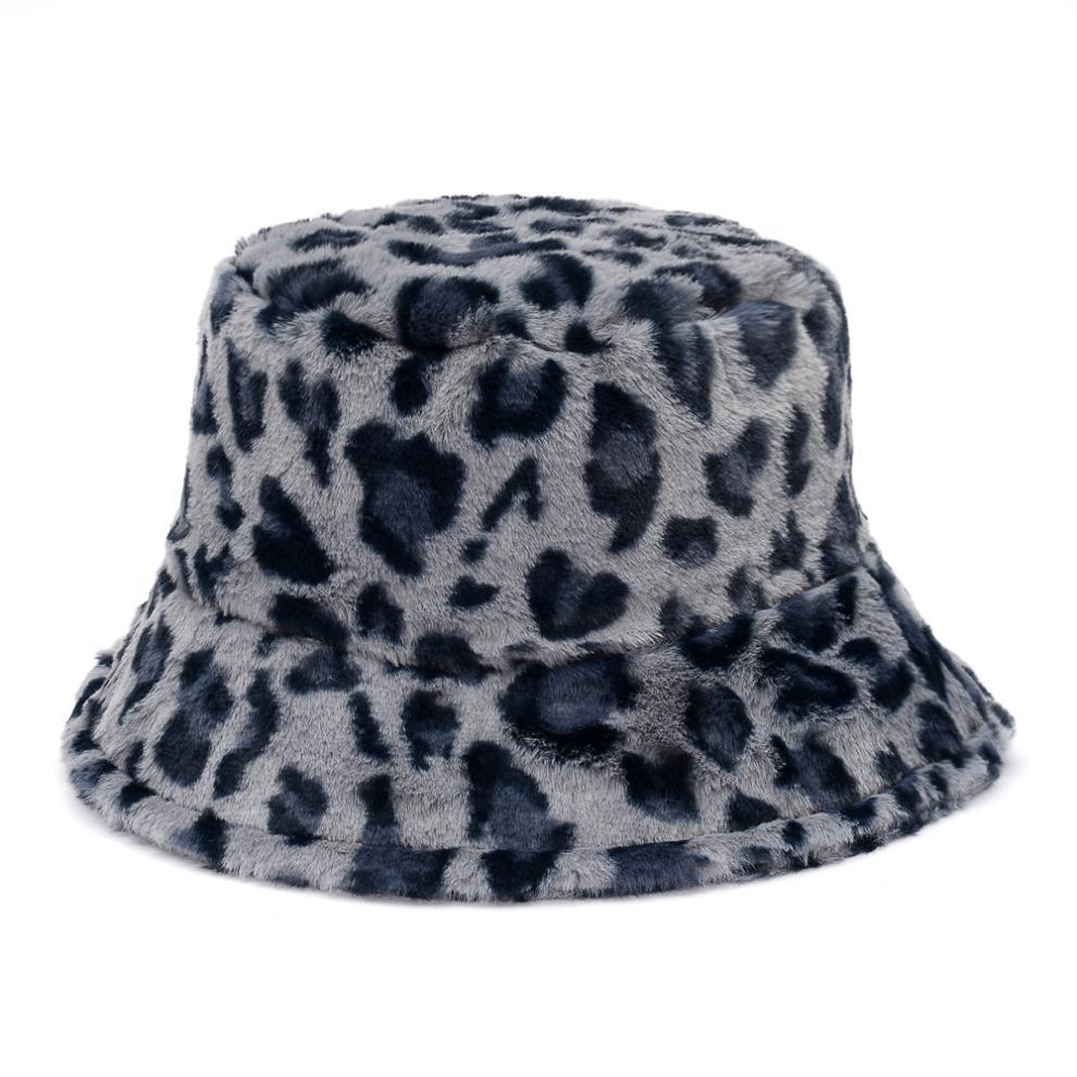 Pluizige bucket hat met koeienprint