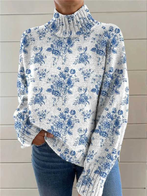 Vrouw in losse coltrui met print