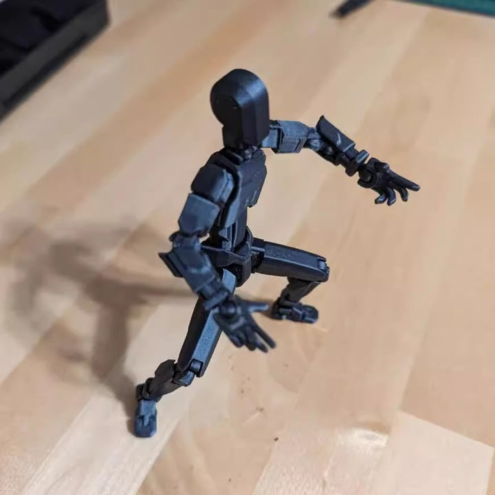 Oranje 3D-geprinte robotfiguur in actiehouding