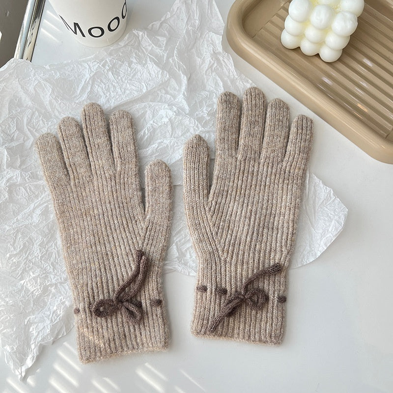 Geribde handschoenen met strikje bij de pols