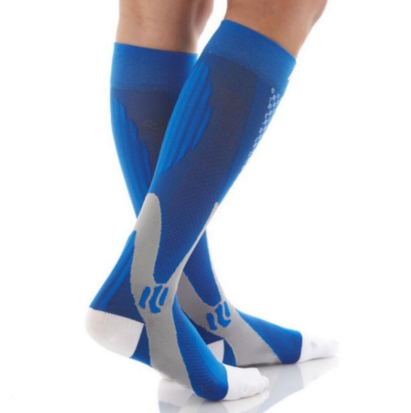 Zwarte compressiekousen tot de knie