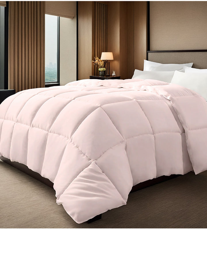 Roze dekbed met vakverdeling op bed