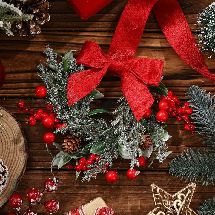 Klein kerstkransje met rode strik