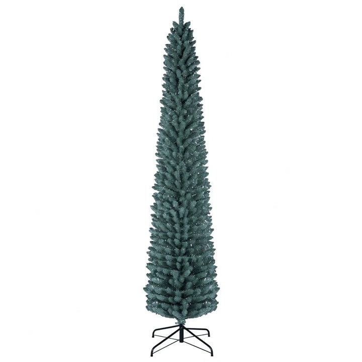 Hoge smalle berijpte kerstboom