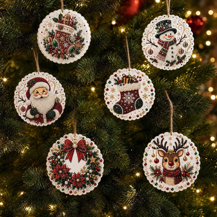 Zes houten kerstballen met diamond painting