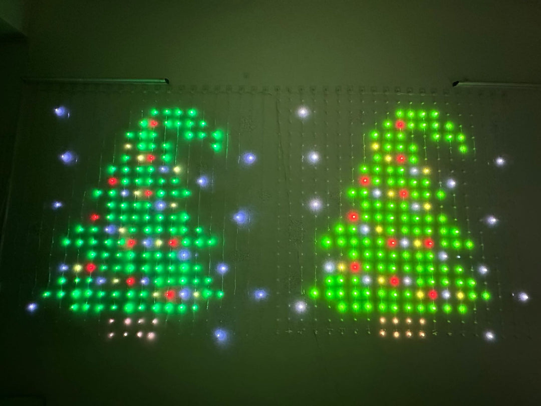 Lichtgordijn voor raam met kersttekst