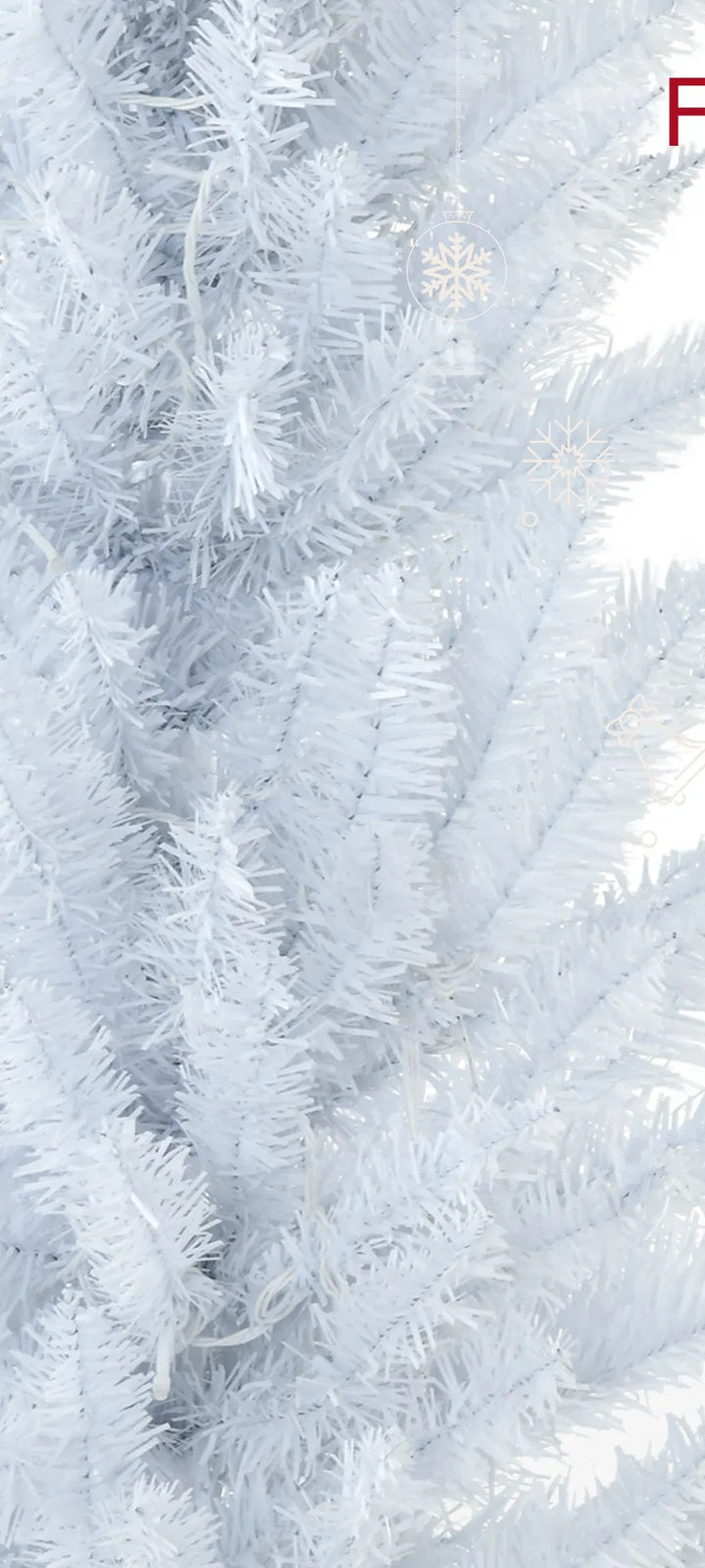 Witte smalle kerstboom met warmwitte lampjes