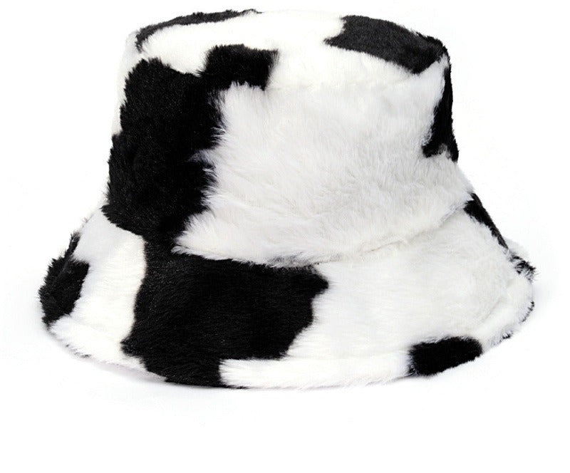 Pluizige bucket hat met koeienprint