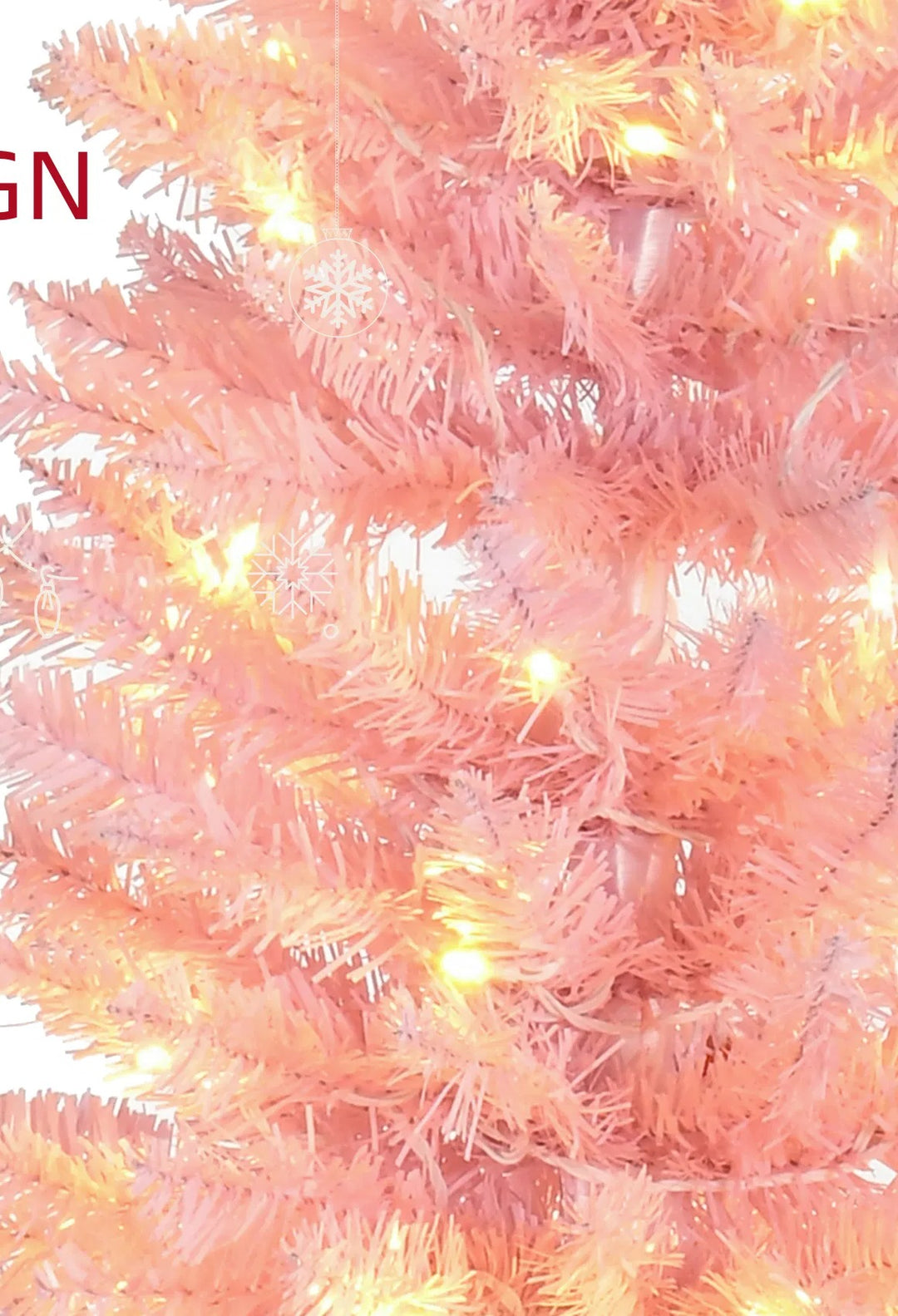 Roze slanke kerstboom met warme lampjes