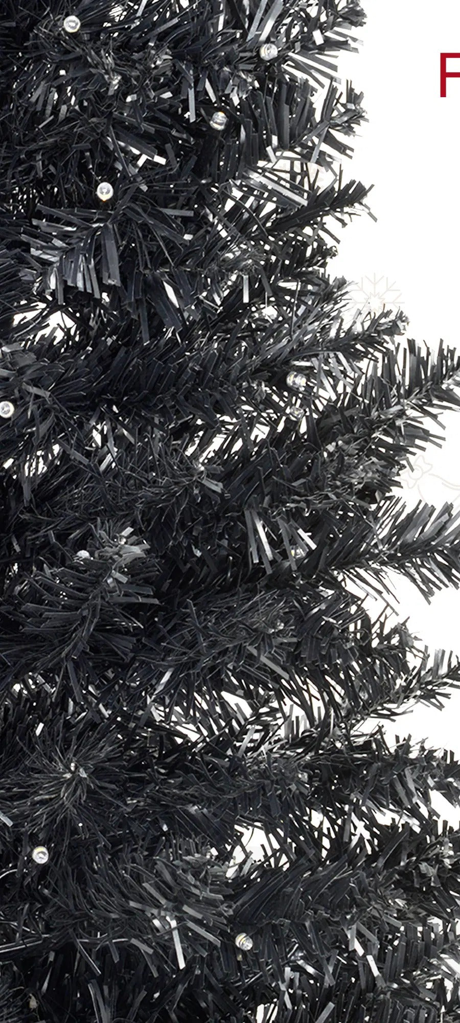 Zwarte slanke kerstboom met warme lampjes