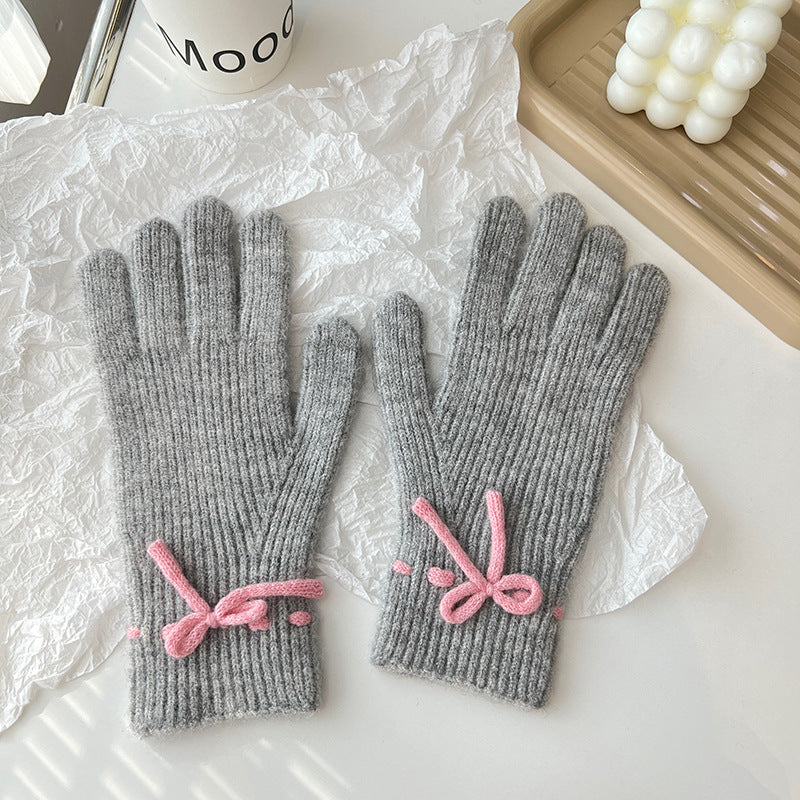 Geribde handschoenen met strikje bij de pols