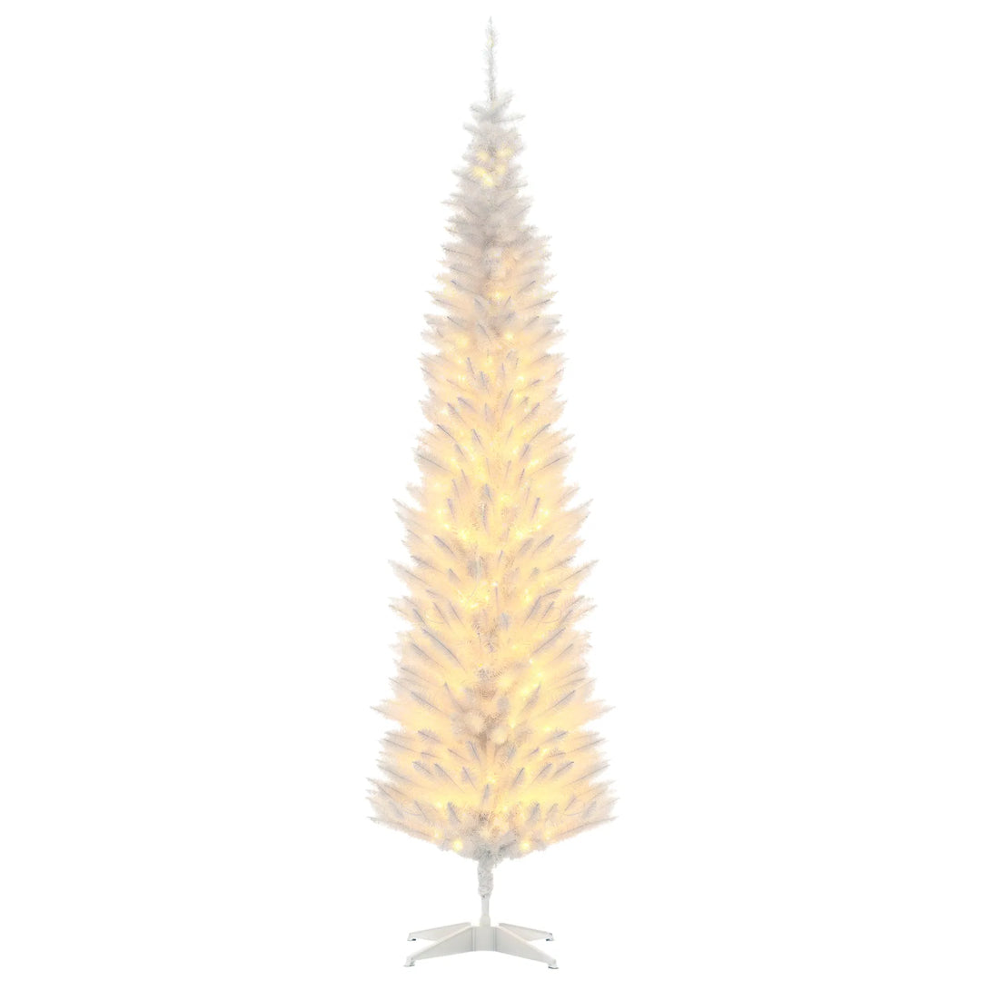 Witte smalle kerstboom met warmwitte lampjes