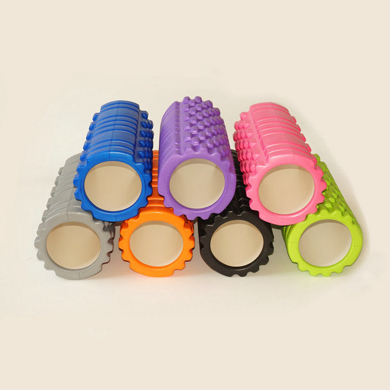Paarse foam roller met noppenstructuur