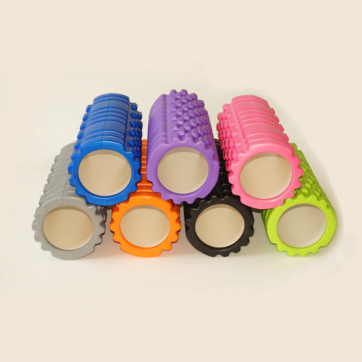 Paarse foam roller met noppenstructuur