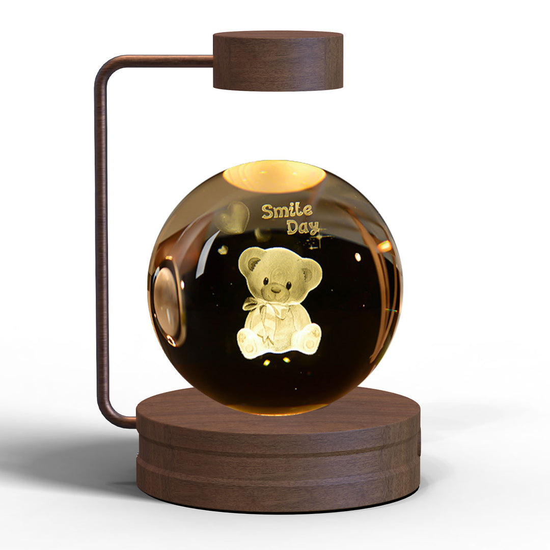 Kristallen bol met 3D gravure op houten voet