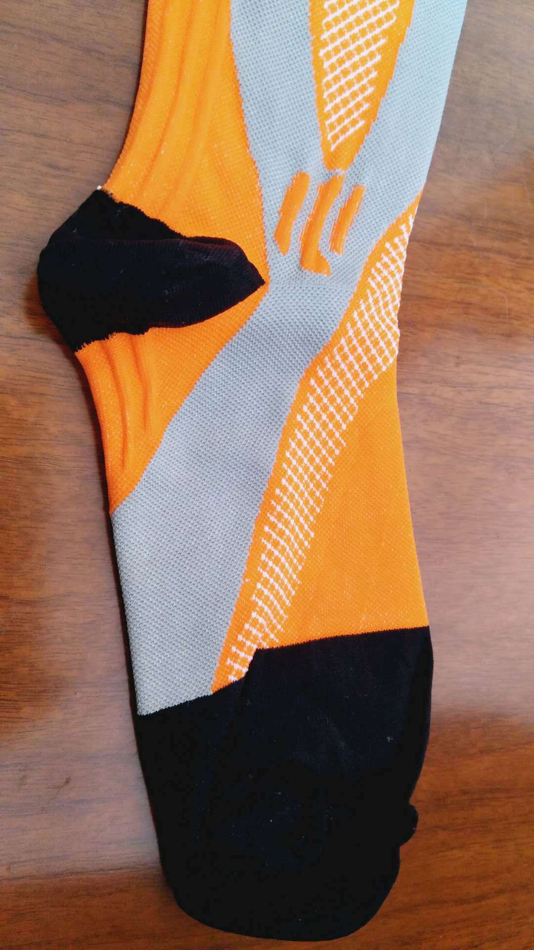 Zwarte compressiekousen tot de knie