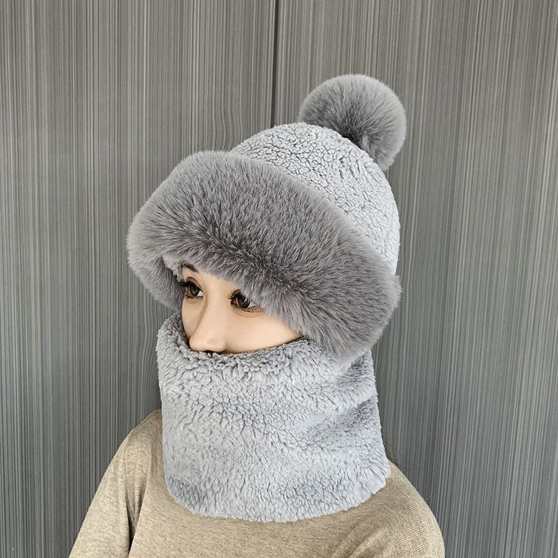 Pluche capuchonmuts met pompon en nekwarmer