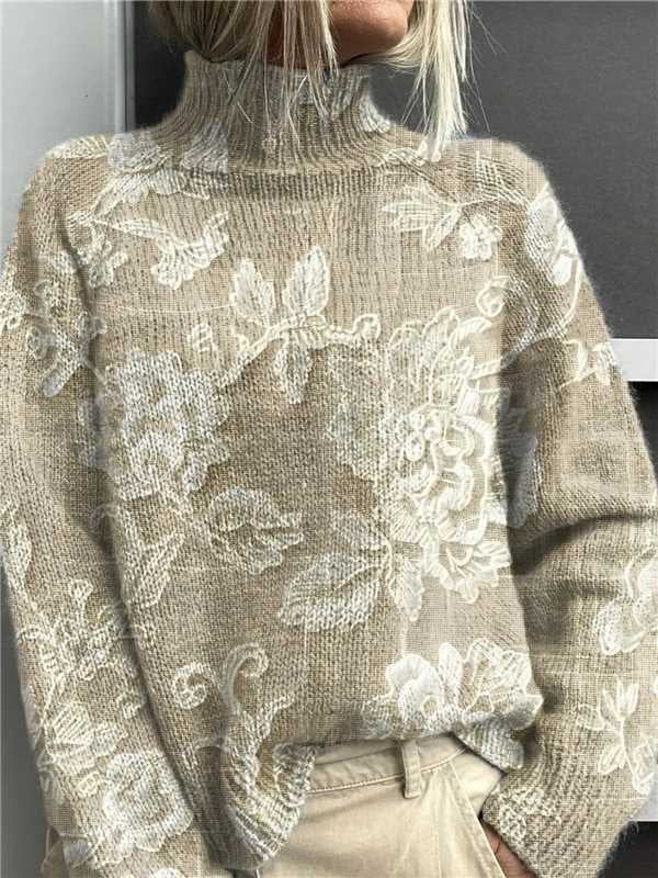 Vrouw in losse coltrui met print
