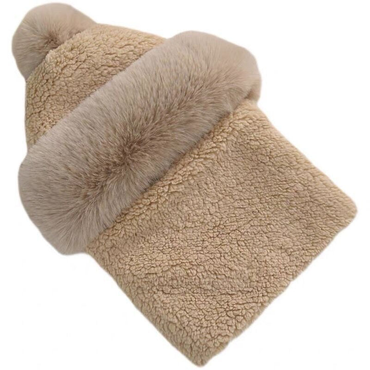 Pluche capuchonmuts met pompon en nekwarmer