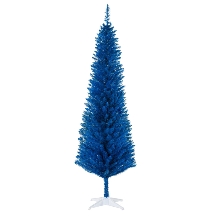 Blauwe slanke kerstboom zonder lichtjes