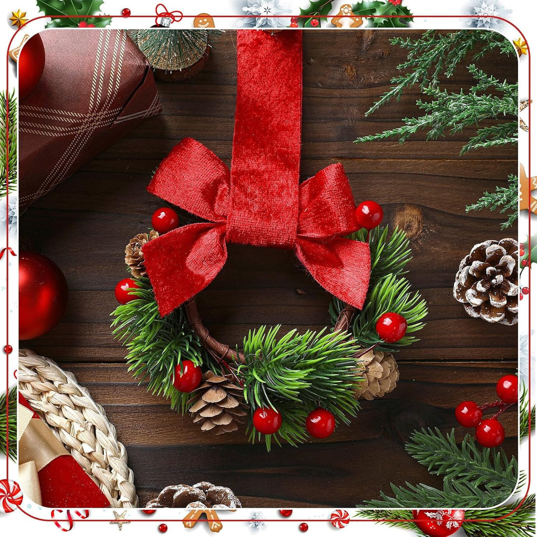 Klein kerstkransje met rode strik